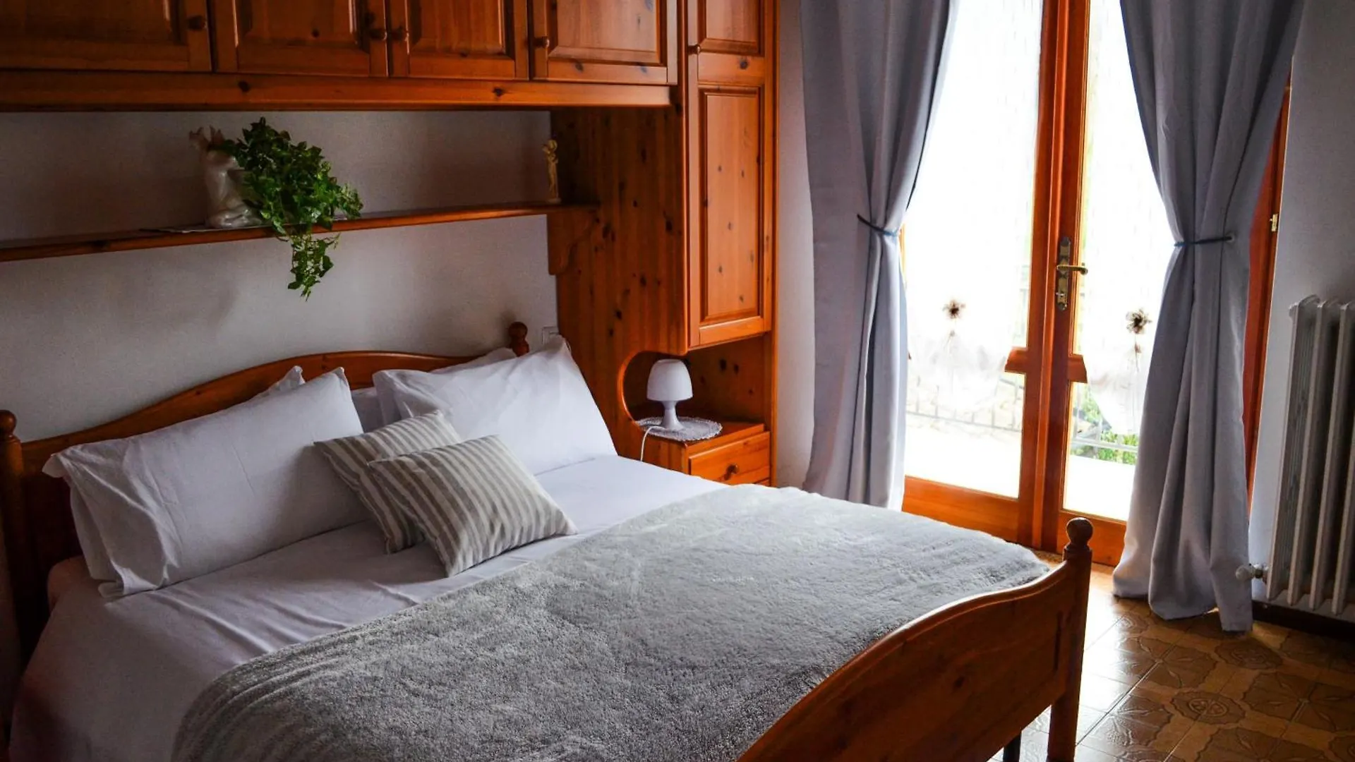 Apartment L'Ulivo Lake View Private Road 5 Kilometers From Varenna Lierna